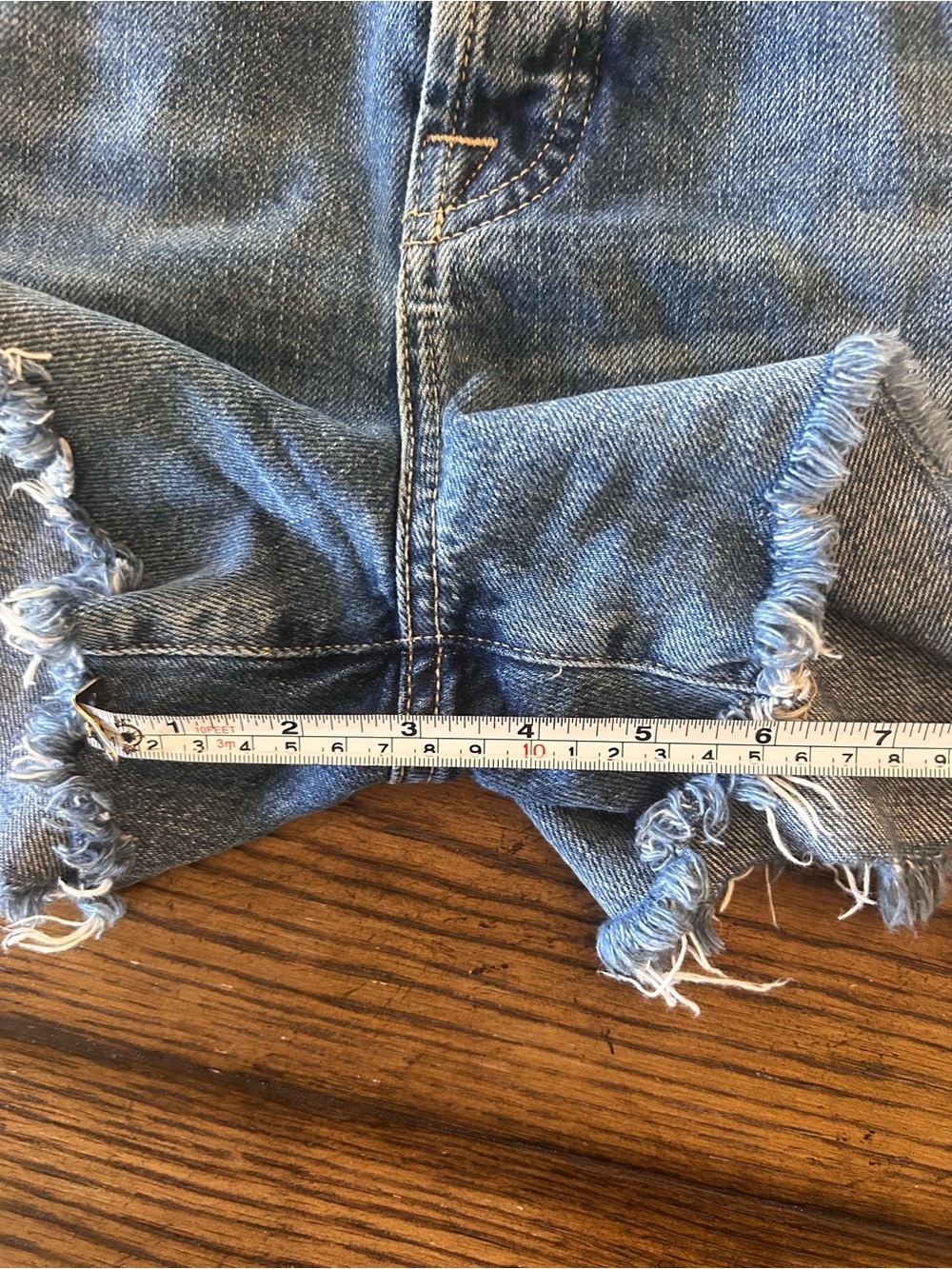 7 For All Mankind Easy Ruby Cut Off Short - Picture 9 of 11